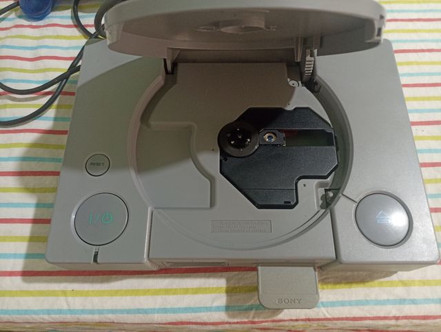 PlayStation 1 Sony Gris y Blanca
