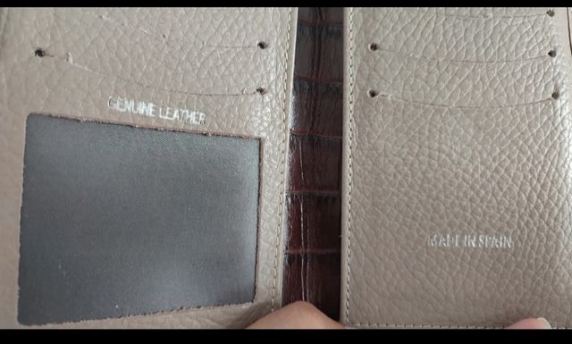 Carteras Anna y Robert: Beige y Negra