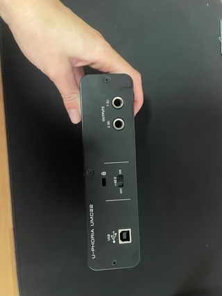 Interfaz de Audio Behringer U-phoria UM22