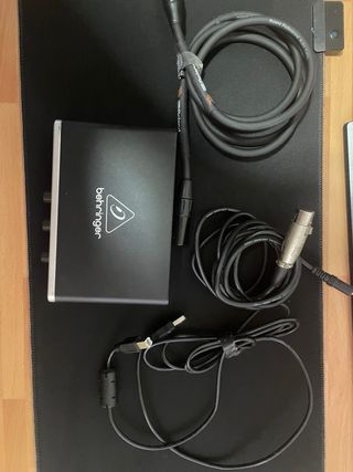 Interfaz de Audio Behringer U-phoria UM22