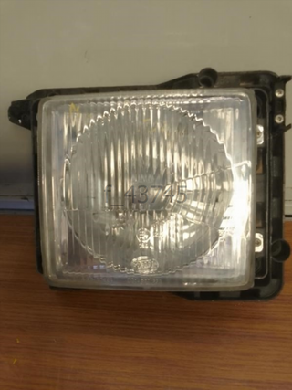 Faro izquierdo Mercedes Benz 100 Furgón (6