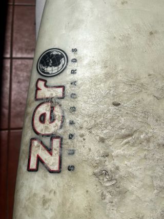 Tabla surf ZERO 5'10" usada