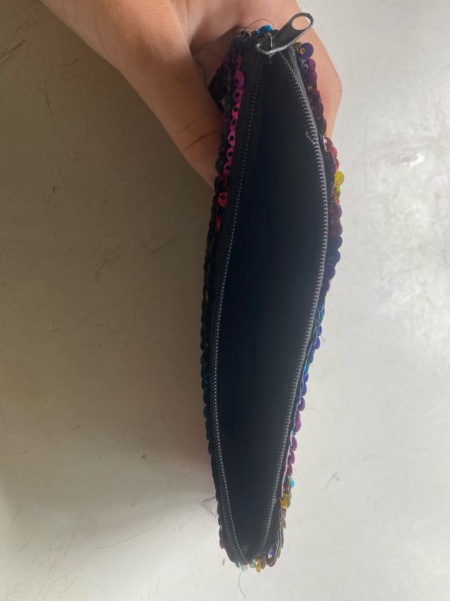 Estuche multicolores con lentejuelas