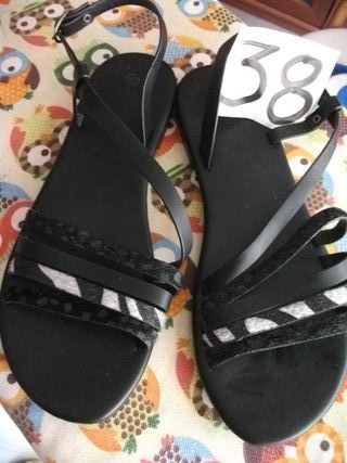 Sandalias rojas PADEVI, negras, botines. T.38