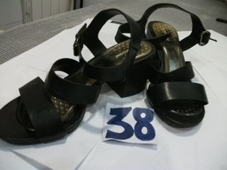 Sandalias rojas PADEVI, negras, botines. T.38