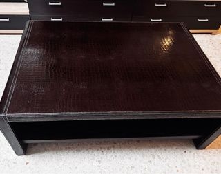 Mesa centro piel efecto cocodrilo 