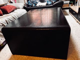 Mesa centro piel efecto cocodrilo 