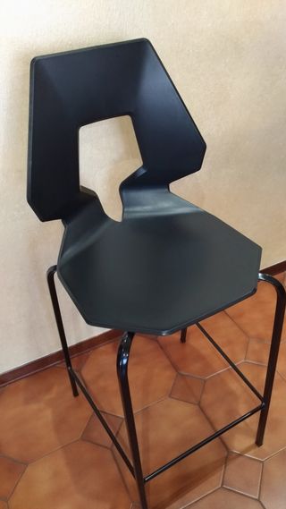 Sgabello alto nero