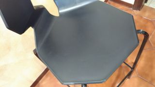 Sgabello alto nero