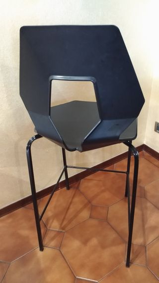Sgabello alto nero