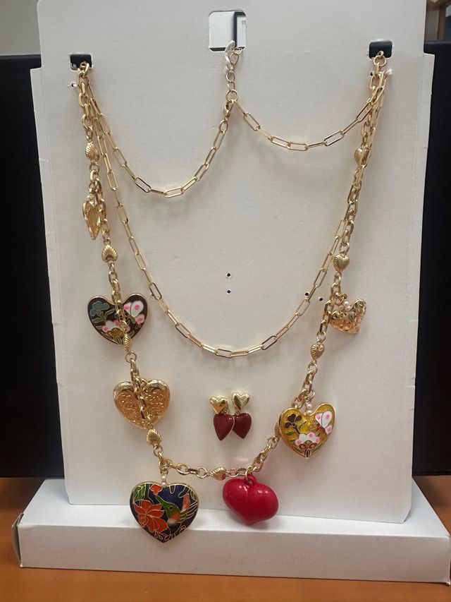 Collar y pendientes Zara dorados rojos