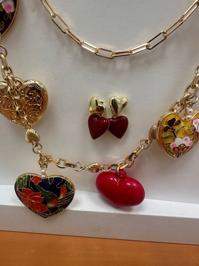 Collar y pendientes Zara dorados rojos