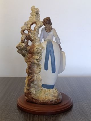 Figura P. Artísticas Turís: Mujer con mariposa