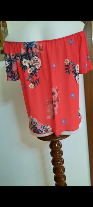 Blusa rossa fiori - spalle scoperte