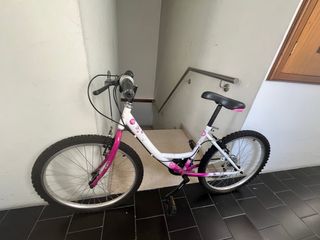 bicicleta rosa y blanca 24 teens