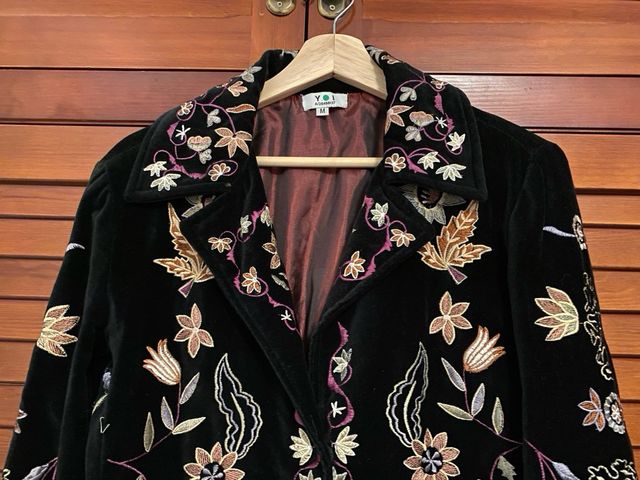 Abrigo YOI bordado - Negro