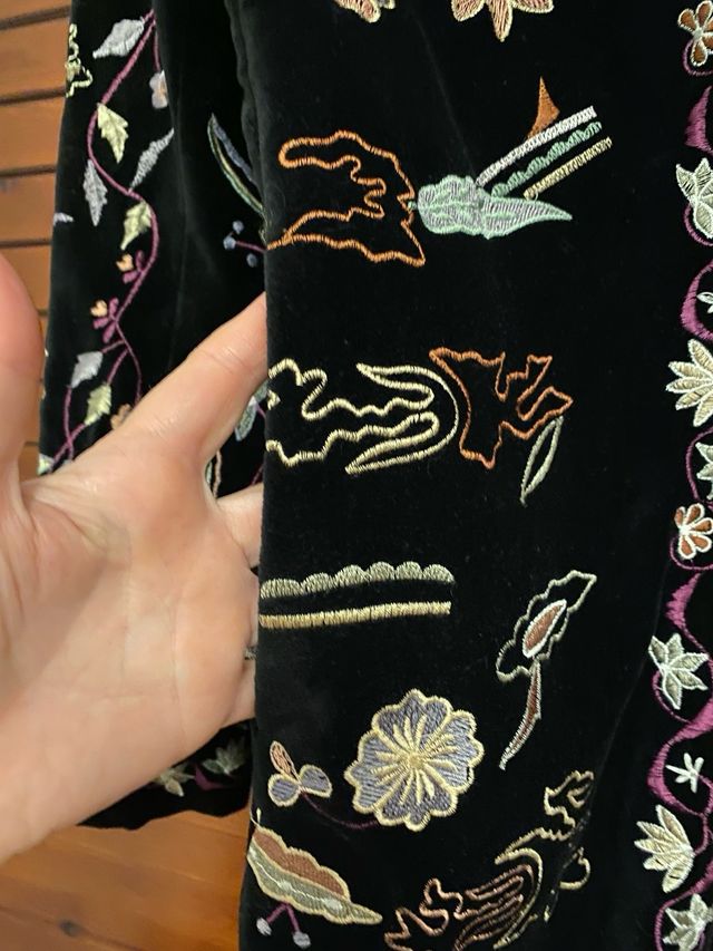 Abrigo YOI bordado - Negro