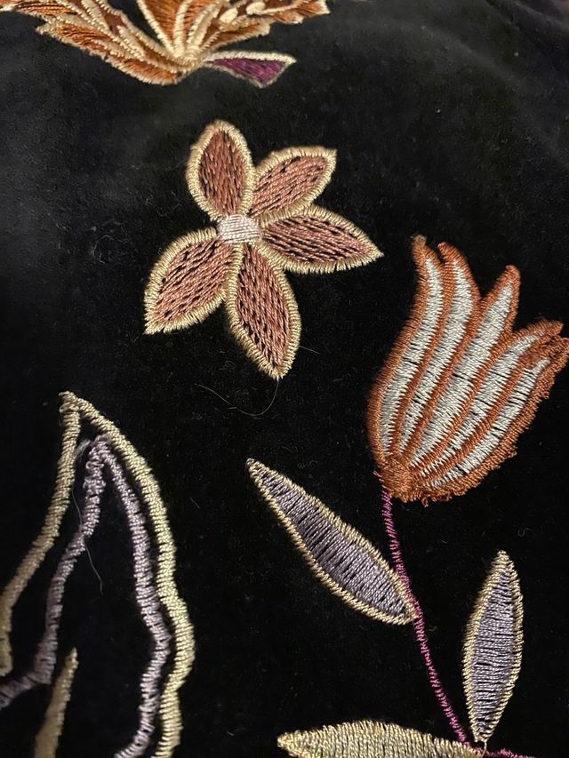 Abrigo YOI bordado - Negro