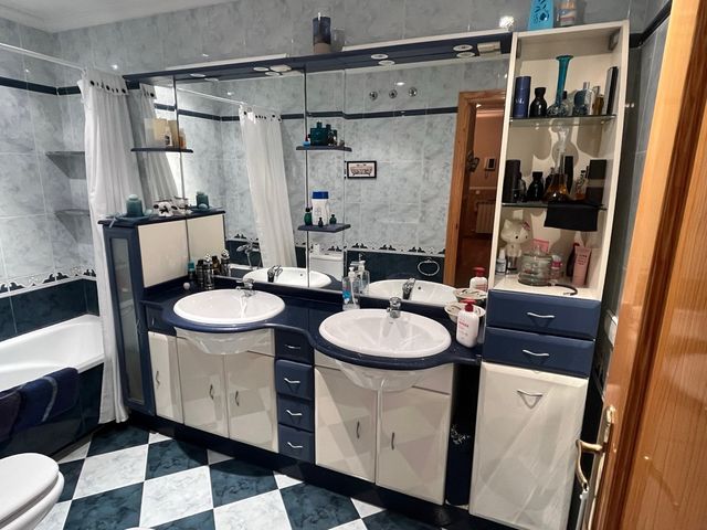 Mueble baño 2 lavabos azul y blanco..