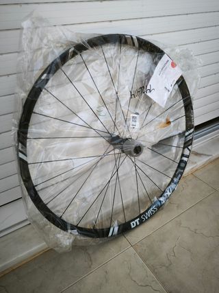 Roda traseira 29' DT Swiss HX 1501 - Nova.
