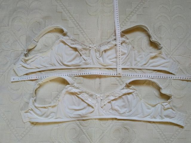 2 Reggiseni bianchi delicati