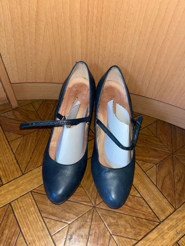 Zapatos formales azules, poco uso.