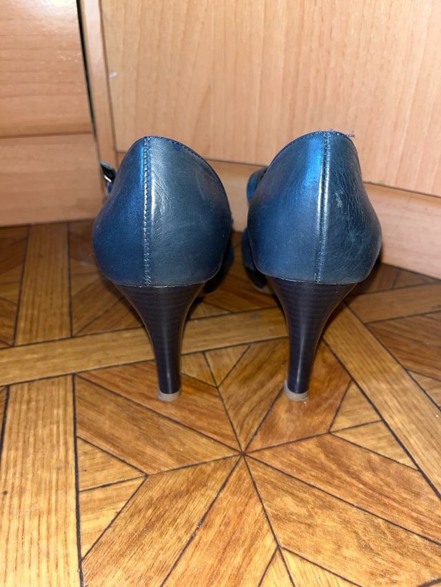 Zapatos formales azules, poco uso.