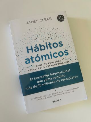 Libro best seller “Hábitos atómicos”