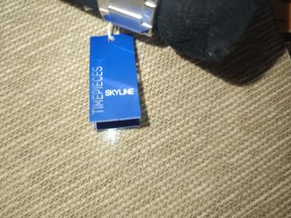 Reloj Skyline dorado azul