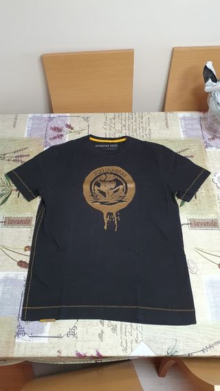 Camiseta Valentino Rossi negra y dorada