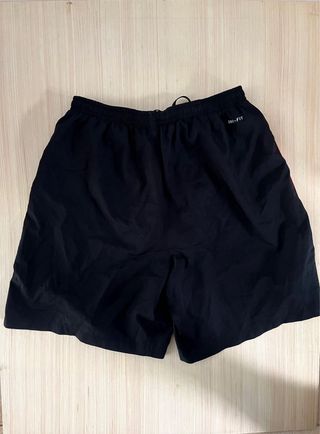 costume Nike nero