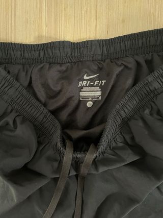 costume Nike nero