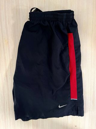 costume Nike nero