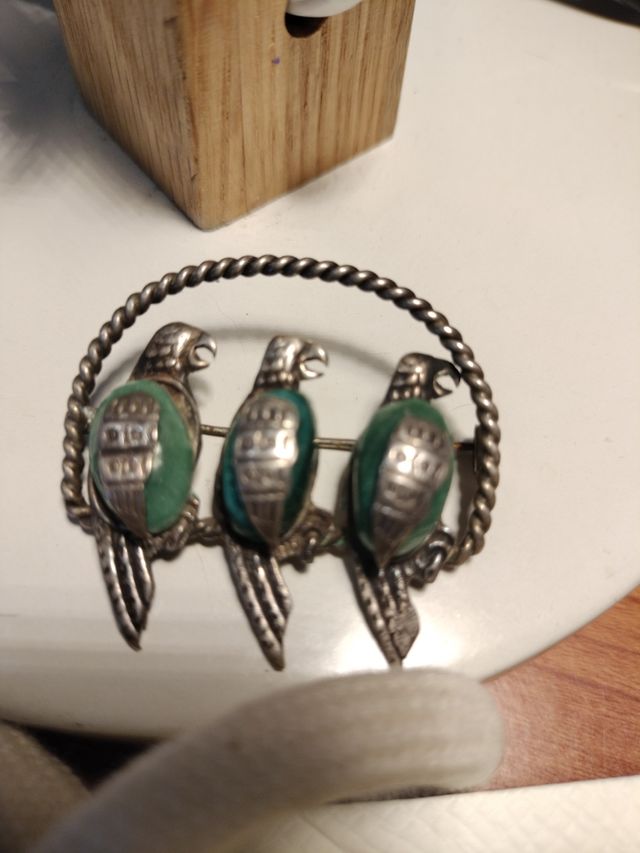 Broche antiguo 3 loros