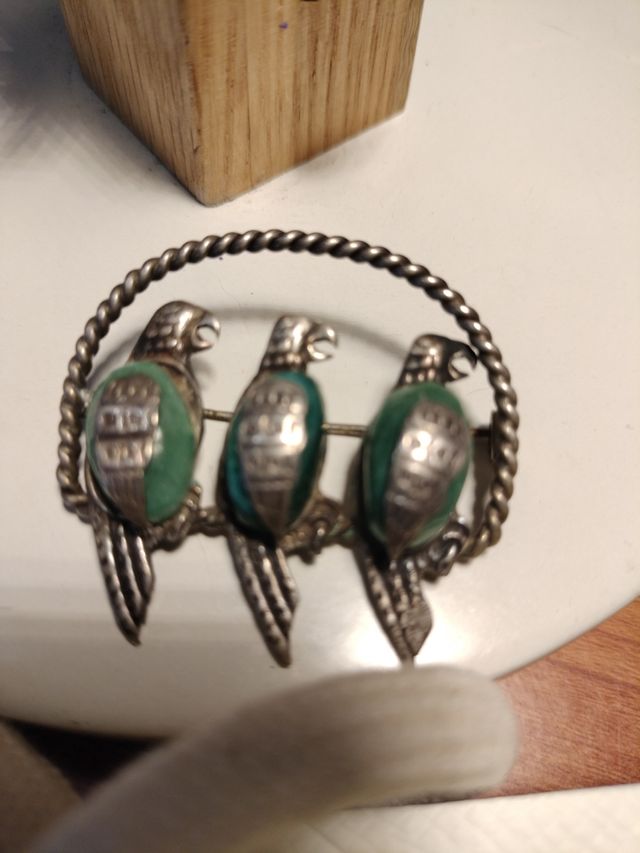 Broche antiguo 3 loros