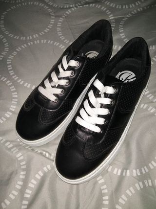 Zapatillas negras look informal número 39