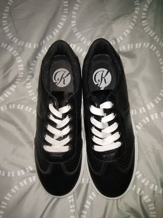 Zapatillas negras look informal número 39