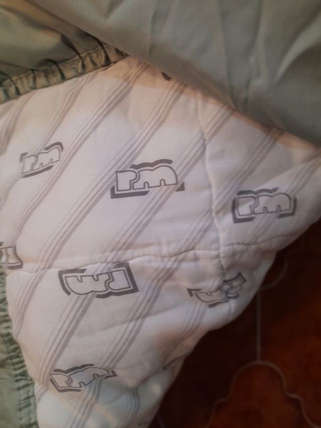 Edredón y cojín verde-rosa-blanco