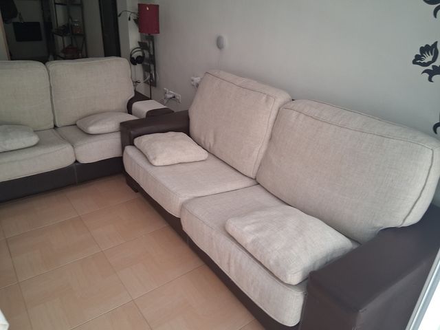 Sofá 3+2 plazas beige y marrón. En velez-Malaga
