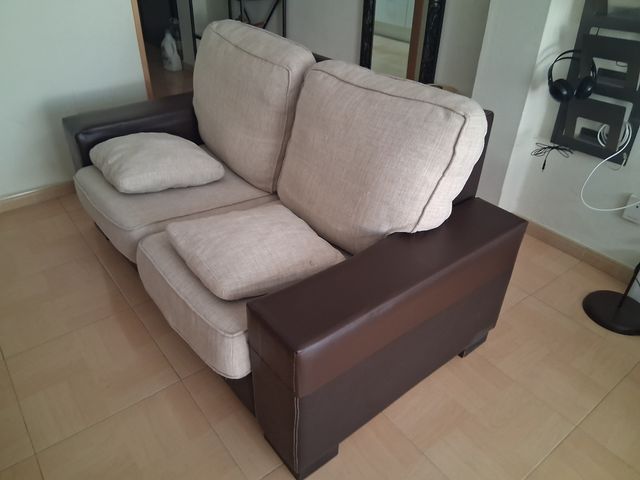 Sofá 3+2 plazas beige y marrón. En velez-Malaga