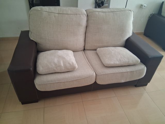 Sofá 3+2 plazas beige y marrón. En velez-Malaga
