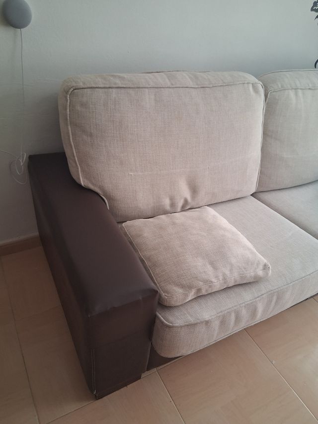 Sofá 3+2 plazas beige y marrón. En velez-Malaga