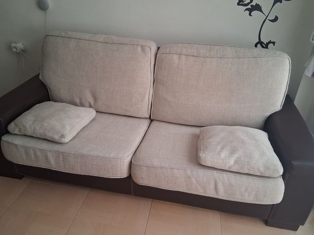 Sofá 3+2 plazas beige y marrón. En velez-Malaga