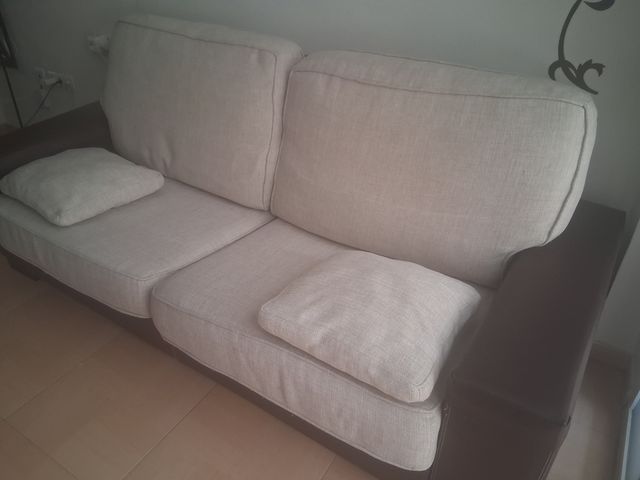 Sofá 3+2 plazas beige y marrón. En velez-Malaga