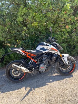 KTM Duke 125 - Moto Impecable