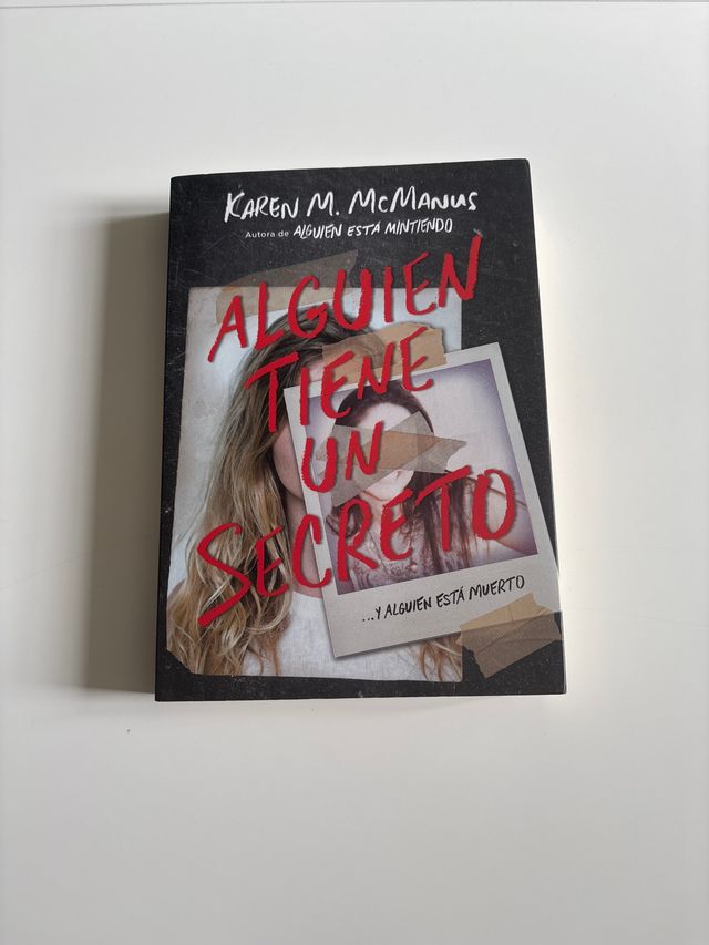 Alguien tiene un secreto / Two Can Keep a Secre...