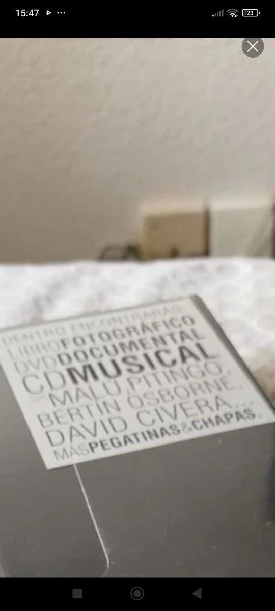 Realvolution: Libro + CD Musical pegatinas chapas