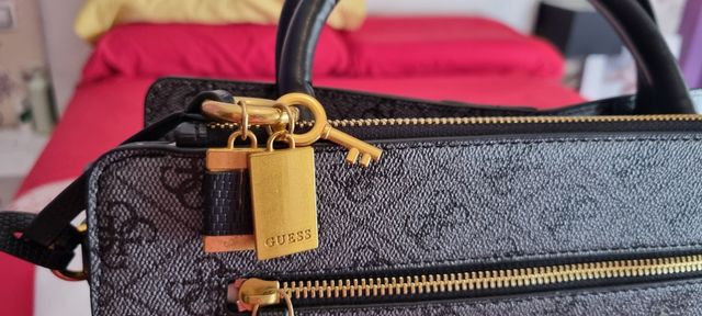 Bolso GUESS negro y gris