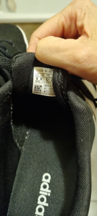 Zapatillas Adidas - Negras y Plateadas