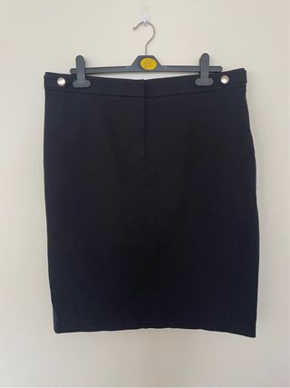 Falda negra midi